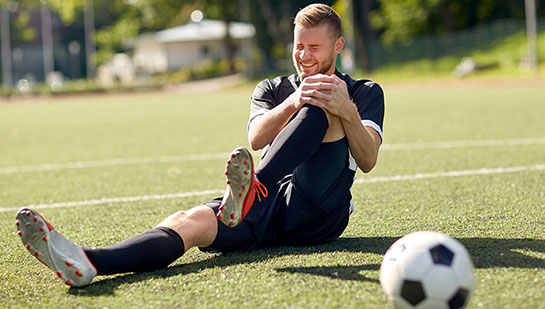 Soccer player suffering sports injury before chiropractic treatment from Cary chiropractor
